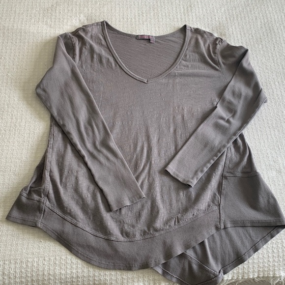 Fresh Produce gray v-neck asymmetrical hem long sleeved top size large - Picture 3 of 9
